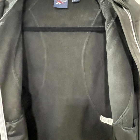 Reebok fitted black  running jacket size medium with hood. - Picture 3 of 5